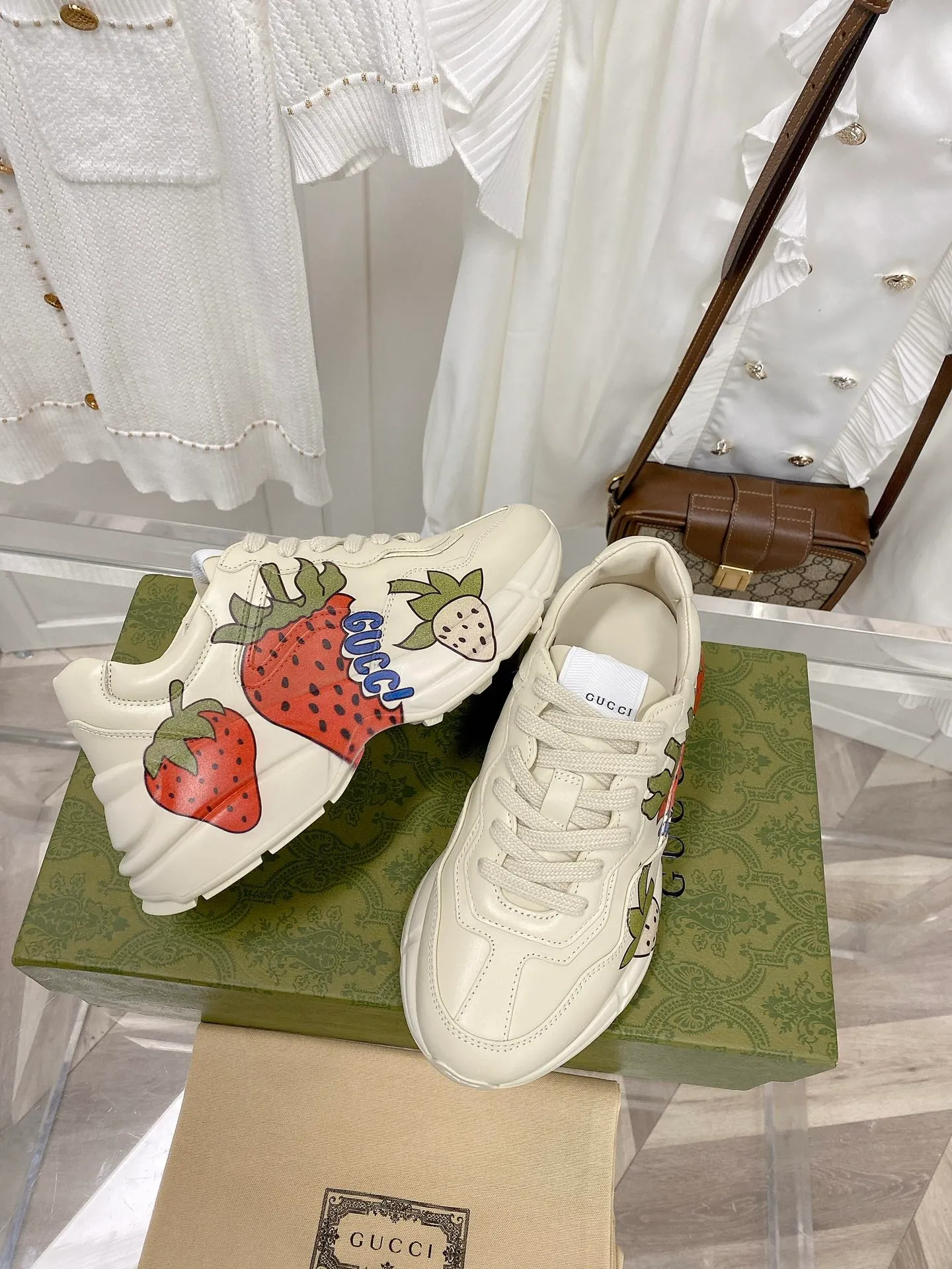 👟👟Ex-factory price 480👟👟 Women's Shoes Factory Upgraded Version 2022 Gucci Gucci top version couple's dad shoes series is new! 🖤 ⚠GG couple’s dad shoes have been popular in recent years; new colors are updated constantly; Gucci has updated new colors in 2022, and our home and counters have new ones at the same time. This classic dad shoe has celebrities and Internet celebrities Anchors and others are sure to plant grass and call ❤ Classic fashion style, distressed leather surface, 5D drawing printing; mixed surface splicing colors, etc... Original customization (off-white eco-friendly cowhide, first layer of cowhide inside), original outsole... Shiny colorful drawings embellish the sides of the shoe body, old color rubbing, package production technology, 1:1 creation / only to make the best shoes. Size: Women’s 35-45